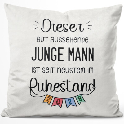 Dieser gut aussehende junge Mann ist seit neustem im Ruhestand 2023 14001008531