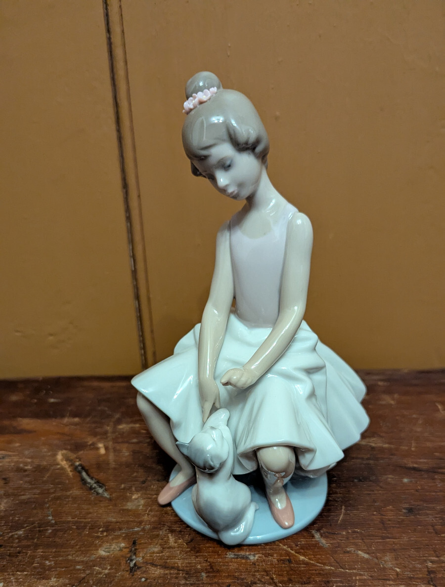 Lladro 6402 Little Ballerina Young Girl & Cat Porcelain Figurine