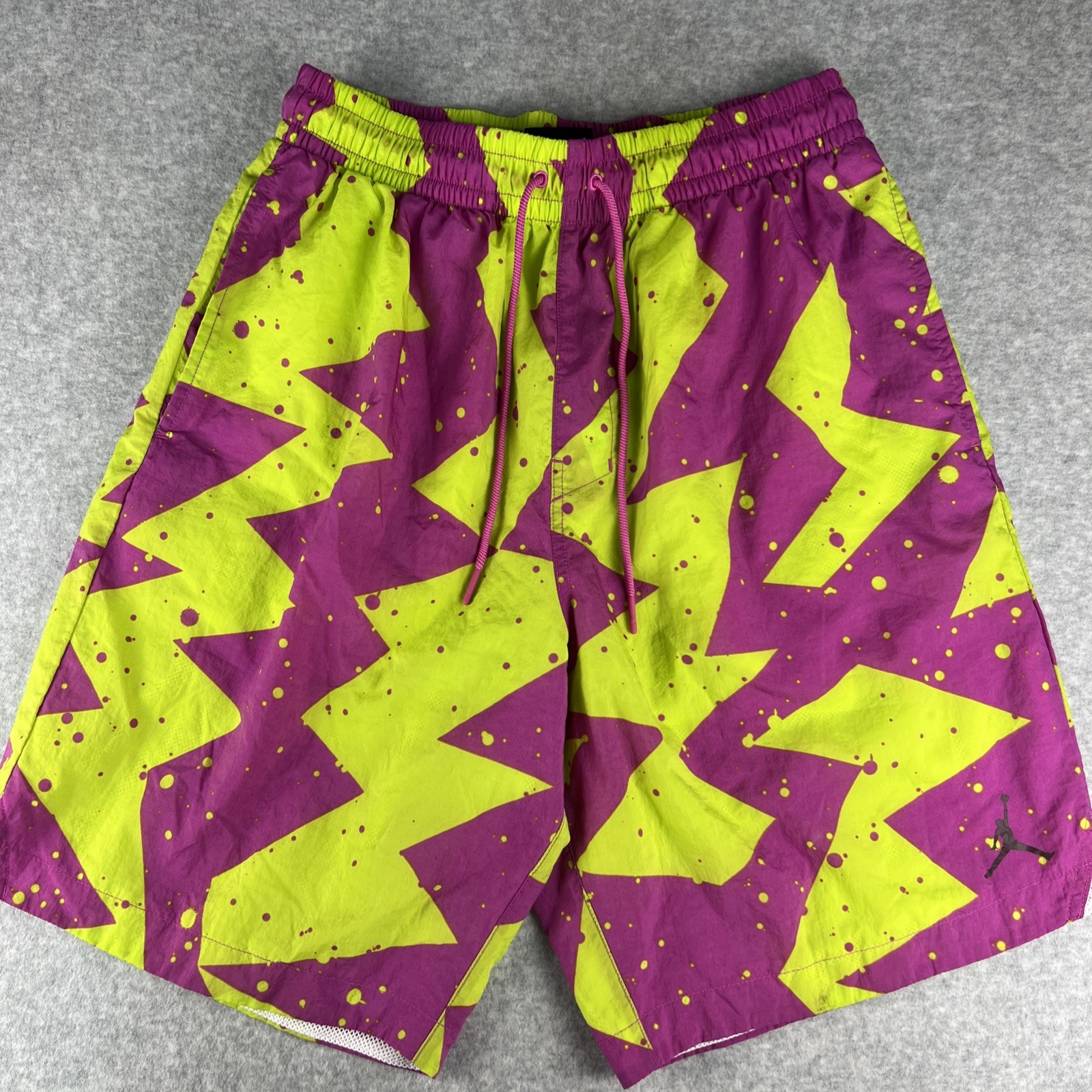 Nike Air Jordan pantaloncini da bagno uomo rosa medio giallo foderati a bordo piscina stampa retrò