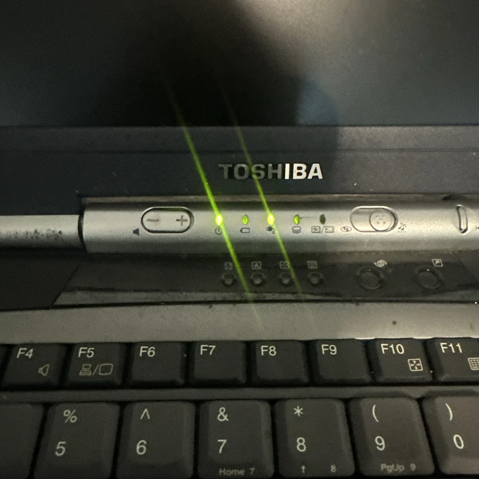 Portátil Toshiba 1735 Satellite - PS170U-00084H Foto 3 de 4