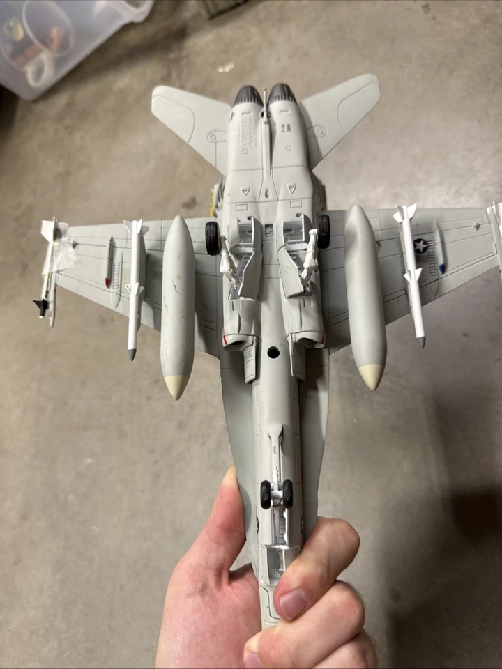 50024 F/A-18C HORNET USN VFA-195 "DAMBUSTERS" DIECAST MODEL 172 SCALE SH - Image 4 of 4