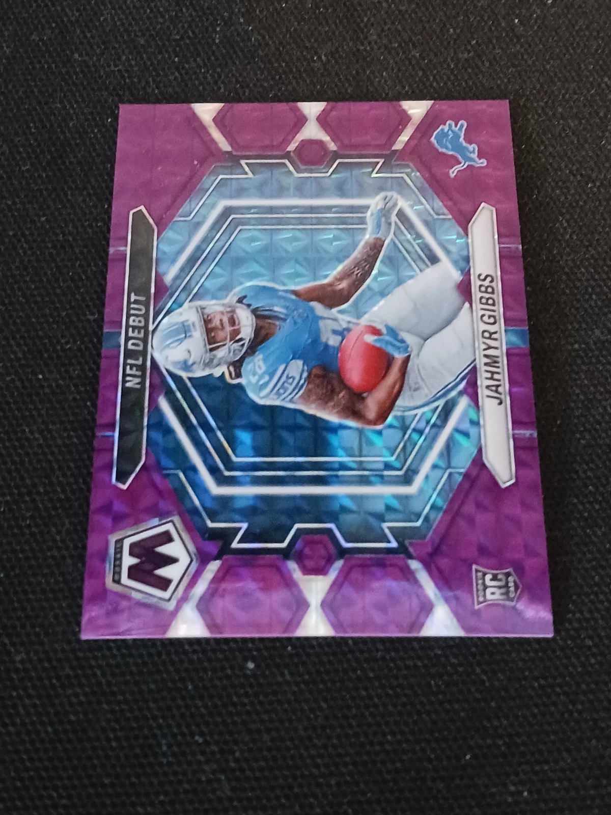 2023 Panini Mosaic Jahmyr Gibbs NFL Debut Purple Mosaic Prizm  27/49 (RC)