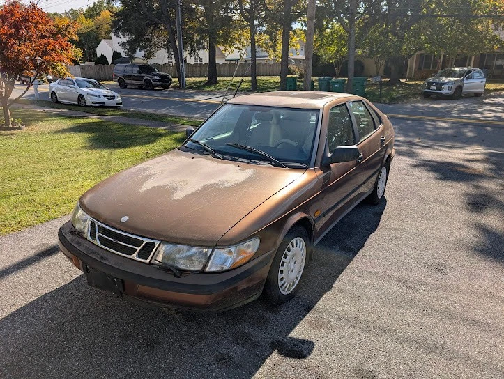 Saab 900 SE 1998 hatchback de 4 puertas Foto 2 de 4