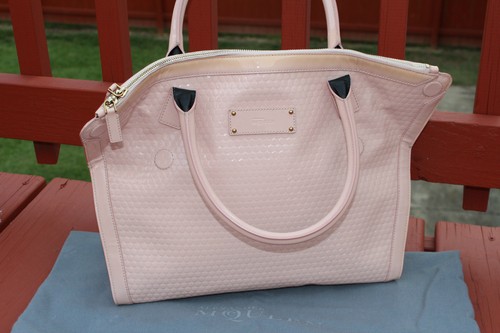 MINI MANO DESNUDA ALEXANDER MCQUEEN DE MANTA $1360 - Imagen 4 de 9