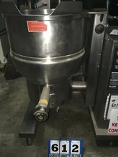 GROEN DHT-20 TILTING STEAM KETTLE w/ 2" VALVE  20 GAL. NAT. GAS. (STOCK #612)