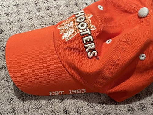 HOOTERS RESTAURANT LAS VEGAS CASINO HOTEL OWL LOGO BRAND NEW ORANGE HAT RARE - Picture 2 of 4