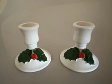 TWO VINTAGE LILLIAN VERNON CHRISTMAS HOLLY BERRY CERAMIC CANDLE STICKS