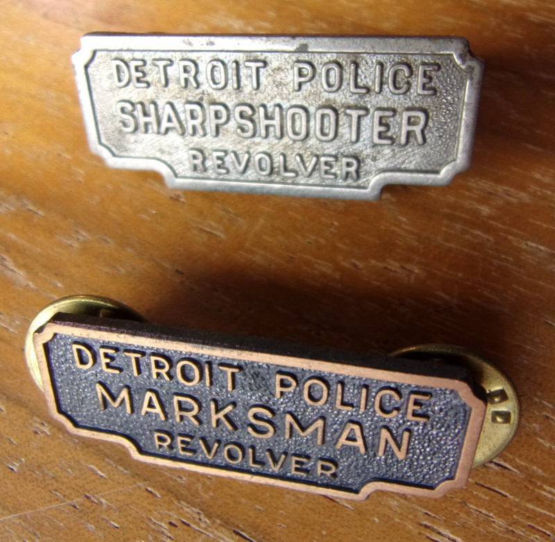 2 Detroit Police Marksmanship Sharpshooter Revolver Pin's Nice Cond