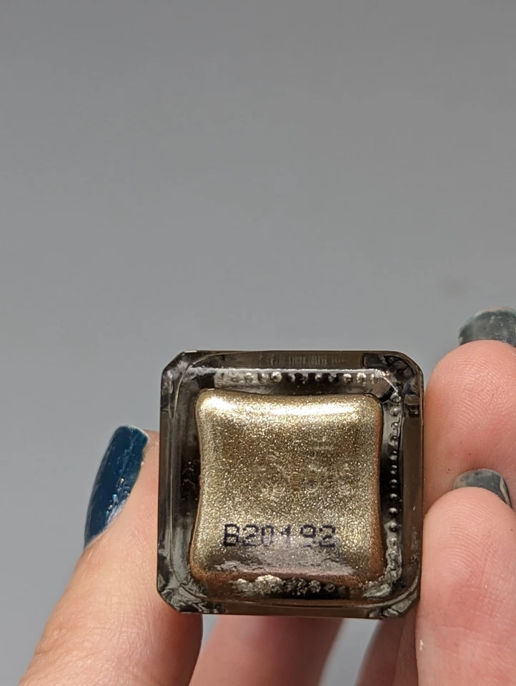 Esmalte de uñas Illamasqua 2012 platino oro swinger esmalte de uñas descontinuado Foto 2 de 3