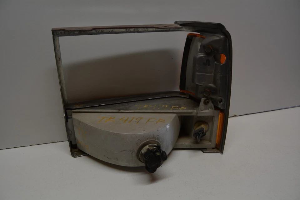 1989-1994 FORD EXPLORER FRONT RIGHT TURN SIGNAL LIGHT W/ CHROME BEZEL, 116-03020 - Image 3 of 4