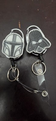 2 Star Wars Glow In The dark Badge Reels