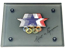 1984 Los Angeles OLYMPICS Stars In Motion + Olympic Rings PIN ON PLAQUE **NEW**