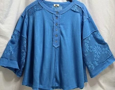 POL Women’s M Blue Henley Lace Panel Knit Top 3/4 Sleeve Boho Boutique NWOT