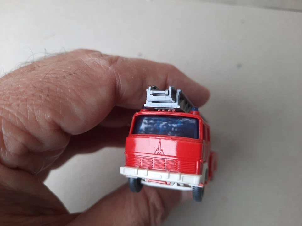 AUTOSCALA POMPIERI MAGIRUS D12 cat. 62 WIKING VINTAGE PLASTIC VEHICLE 1/87 H0  - Immagine 3 di 4