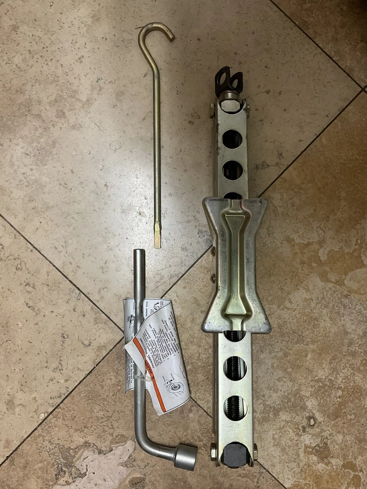Gato y herramientas para neumáticos Suzuki Vitara 2005-2006-2007 OEM Foto 3 de 4