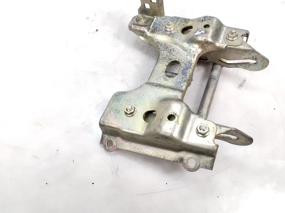 03-10 2004 Honda ST1300 soporte de montaje de pestillo de asiento Foto 3 de 4