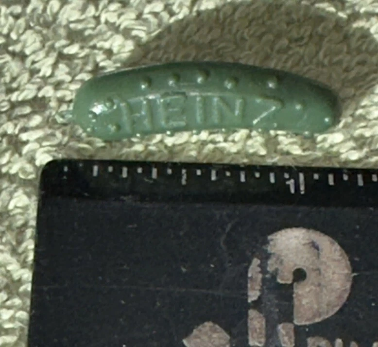 H.J. Heinz Company Pittsburgh Pennsylvania USA Vintage Small Pickle Lapel Pin - Image 3 of 4