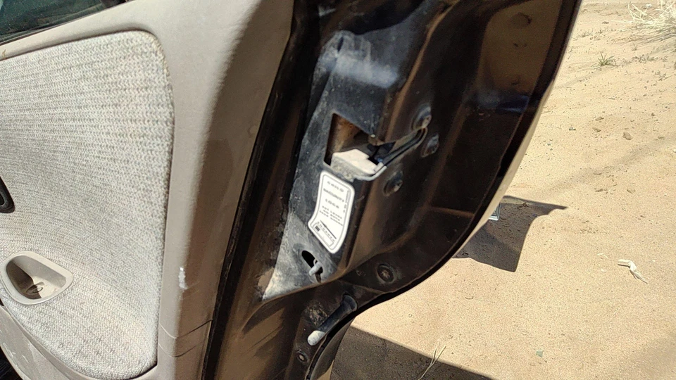 Pestillo puerta trasera derecha pasajero Saturn Sl1 96-99 con varillas/cables trasero 21070484 Foto 2 de 4