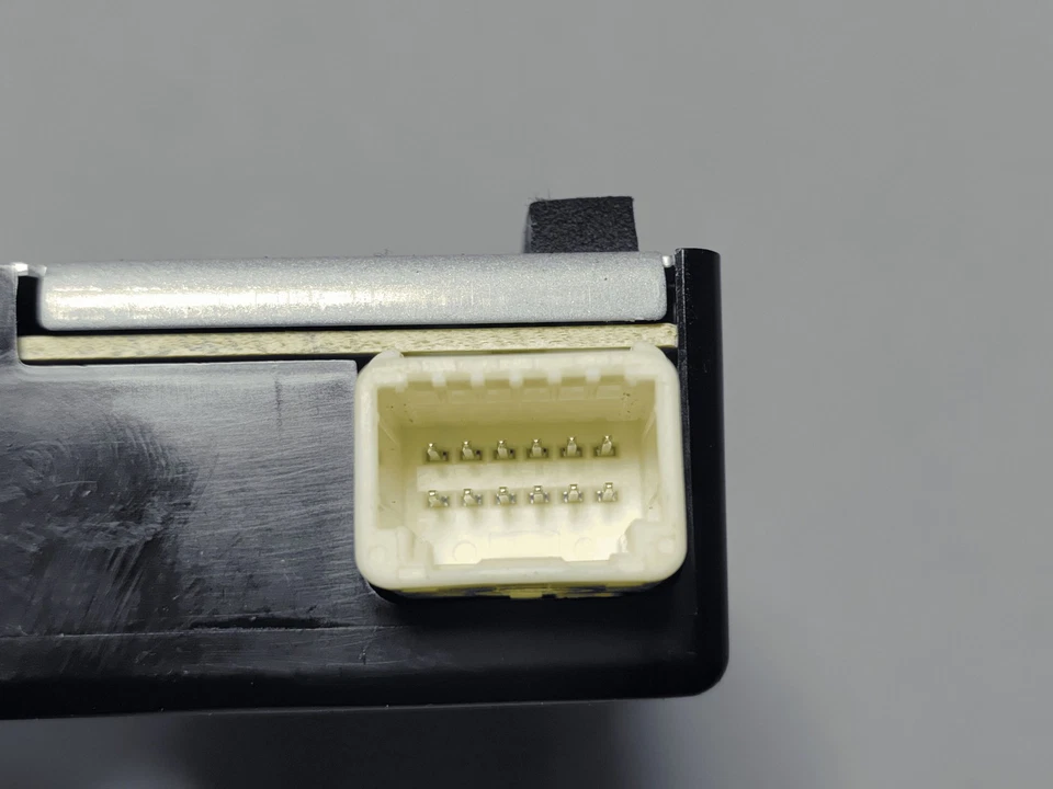 2018-2024 TOYOTA CAMRY TIRE PRESSURE MONITORING SYSTEM RECEIVER MODULE TPMS OEM - Image 4 of 4