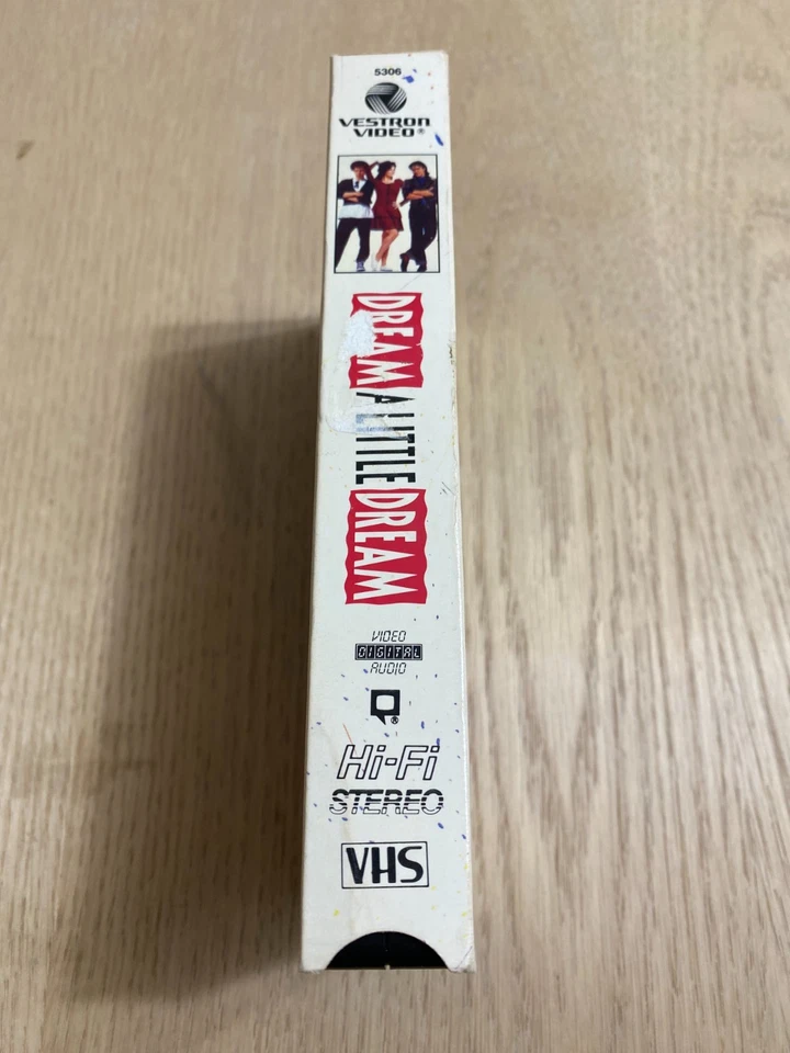 Dream A Little Dream 1989 VHS Rare HTF Original Release Version V1 Vestron Video - Imagem 2 de 4