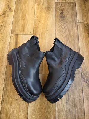 BOTTEGA VENETA TIRE  LEATHER CHELSEA BOOTS SIZE 37 EU, 6.5 US, 4 UK 