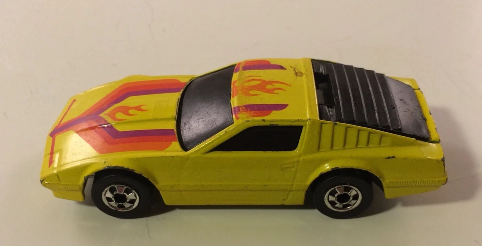Coche agrietado Nissan 300 ZX amarillo Hot Wheels 1983 vintage diecast 1:64 RARO Foto 2 de 4