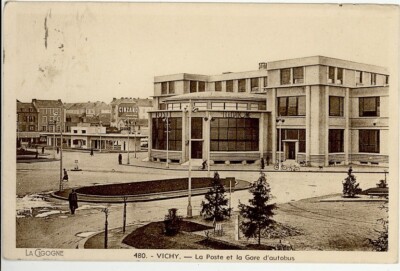CPA VICHY ( 03 ) La Poste et la Gare d' Autobus