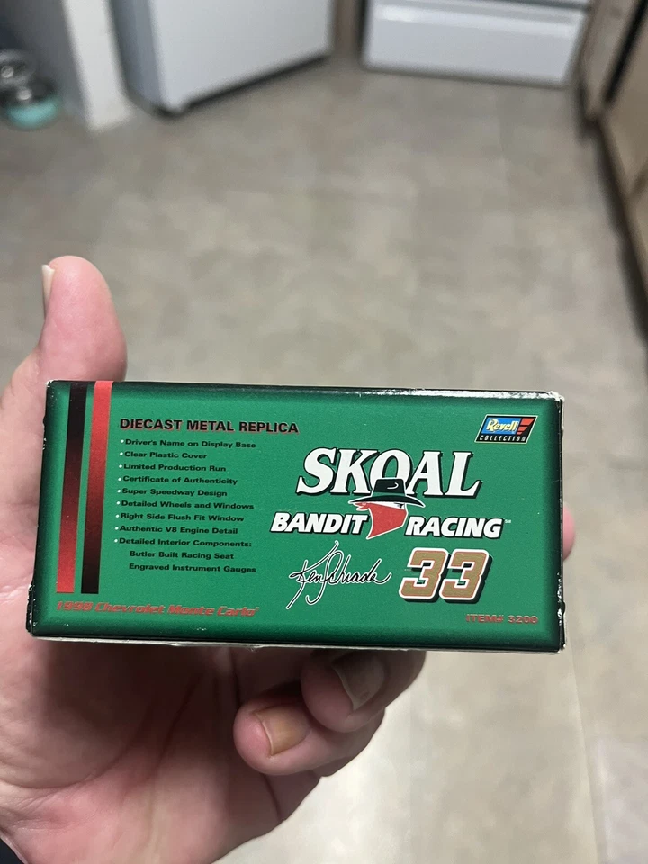 Ken Schrader #33 Skoal Bandit Racing/Bud Shootout 1998 Monte Carlo Revell 1/64 - Image 4 of 4