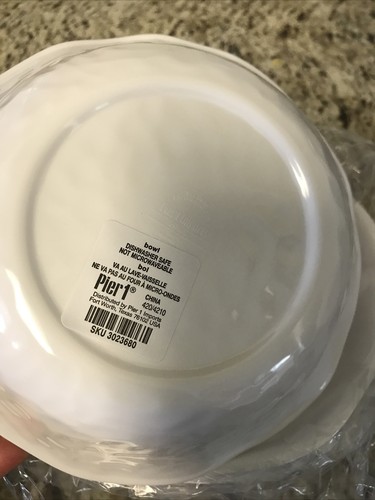 New Pier 1 Set of 4 Melamine White Scalloped Soup Salad Dessert Bowls - Picture 3 of 4
