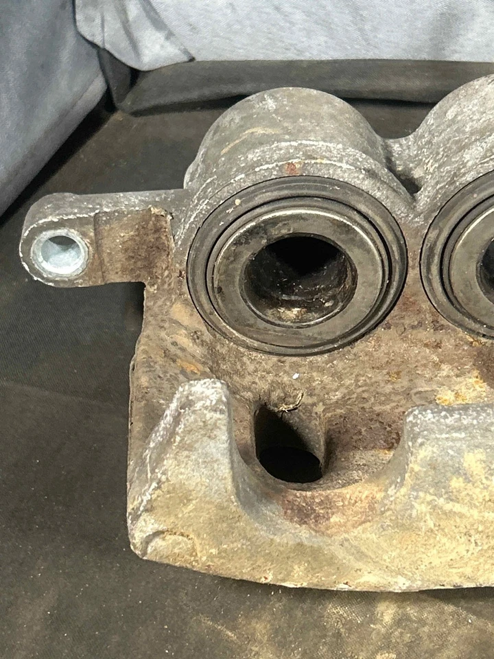 Fits 2007-2013 Chevy Avalanche Front Right Caliper OEM:23276880 - Imagem 3 de 4