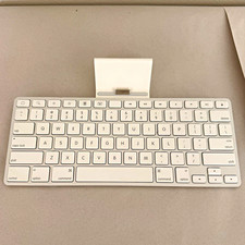 Apple iPad Keyboard Dock A1359 White Wired Docking Station QWERTY English