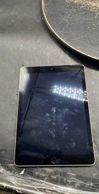 Apple iPad 5th Generation A1822 9.7'' Retina Display WiFi Tablet Unit