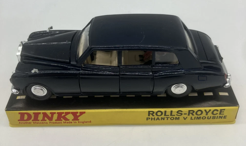 Dinky Toys #152 Rolls Royce Phantom V Limousine Dark Blue With Case / Passengers - Image 4 of 4