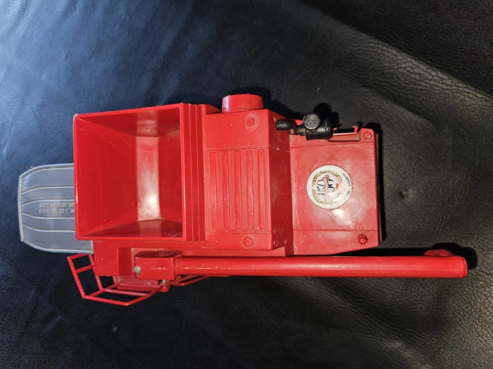 Massey Ferguson 8780 Combine Tractor Diecast ERTL 1/24 Scale - Image 4 of 4