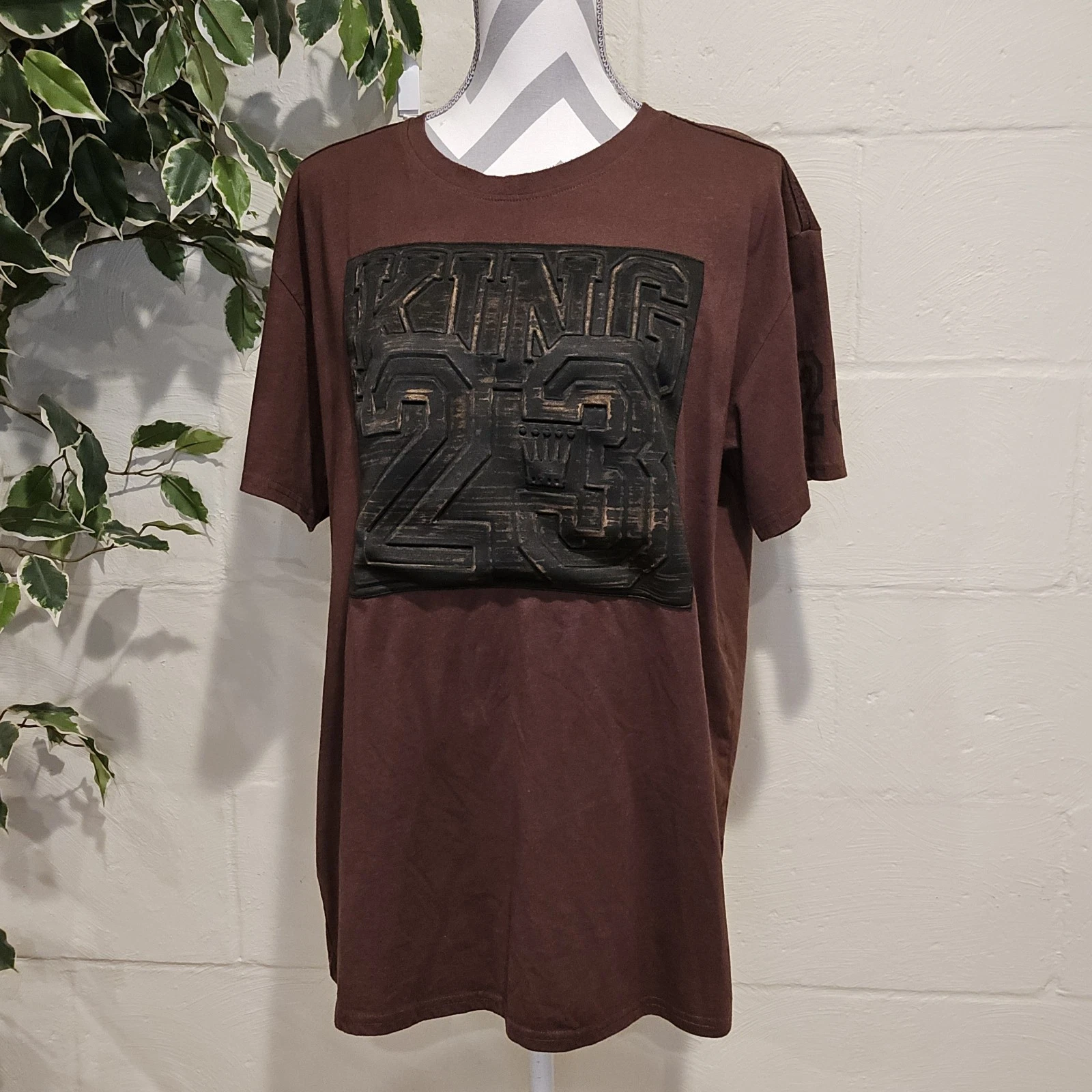 CR-24 Bordo Cromato Mens Size XL Brown King 23 Embossed T-Shirt Short Sleeve.
