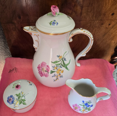Meissen Porzellan Kaffeekanne Zuckerdose Milchkännchen mit Blumen + Golddekor