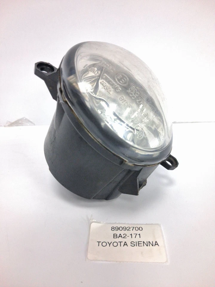 Противотуманные фары 2013 Toyota Prius Plus 89092700 - Изображение 4 из 4