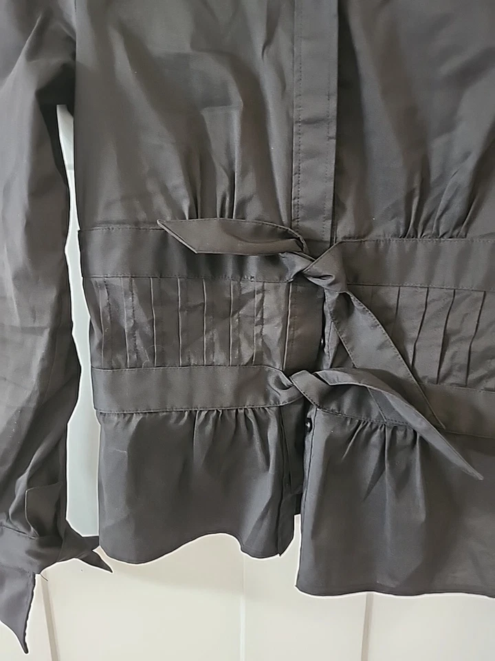 Blusa Camisa Etcetera Victoriana Negra Elastizada Negra Talla 4 Botones Plisada Usada en Excelente Condición Foto 3 de 4