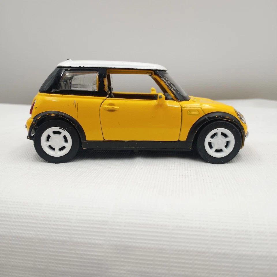 New Ray Mini Cooper Yellow Die Cast 1:43 - Image 3 of 4