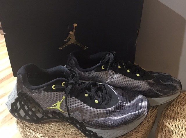 jordan trunner size 10