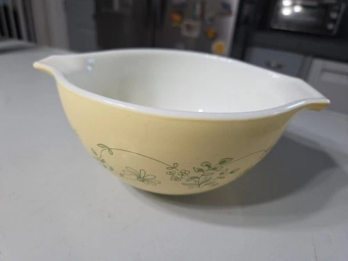 Vintage Pyrex Cinderella Mixing Bowl - Cinderella Pattern