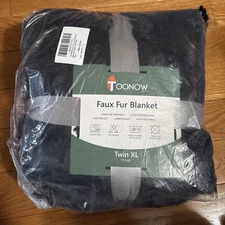 TOONOW Extra Soft Fuzzy Faux Fur Blanket Twin XL Size 71”x90", Reversible Light