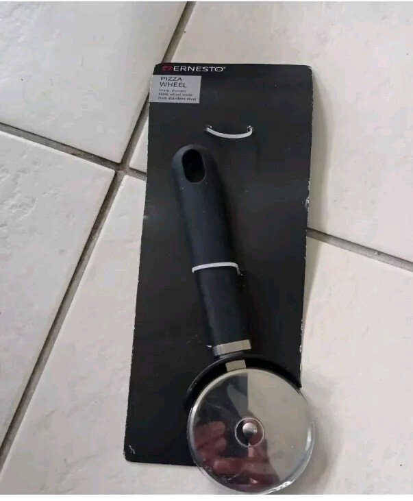 ERNESTO PIZZA WHEEL CUTTER  - Wheel Made From Stainless Steel
