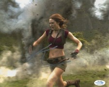 Karen Gillan Jumanji Autographed Signed 8x10 Photo ACOA 