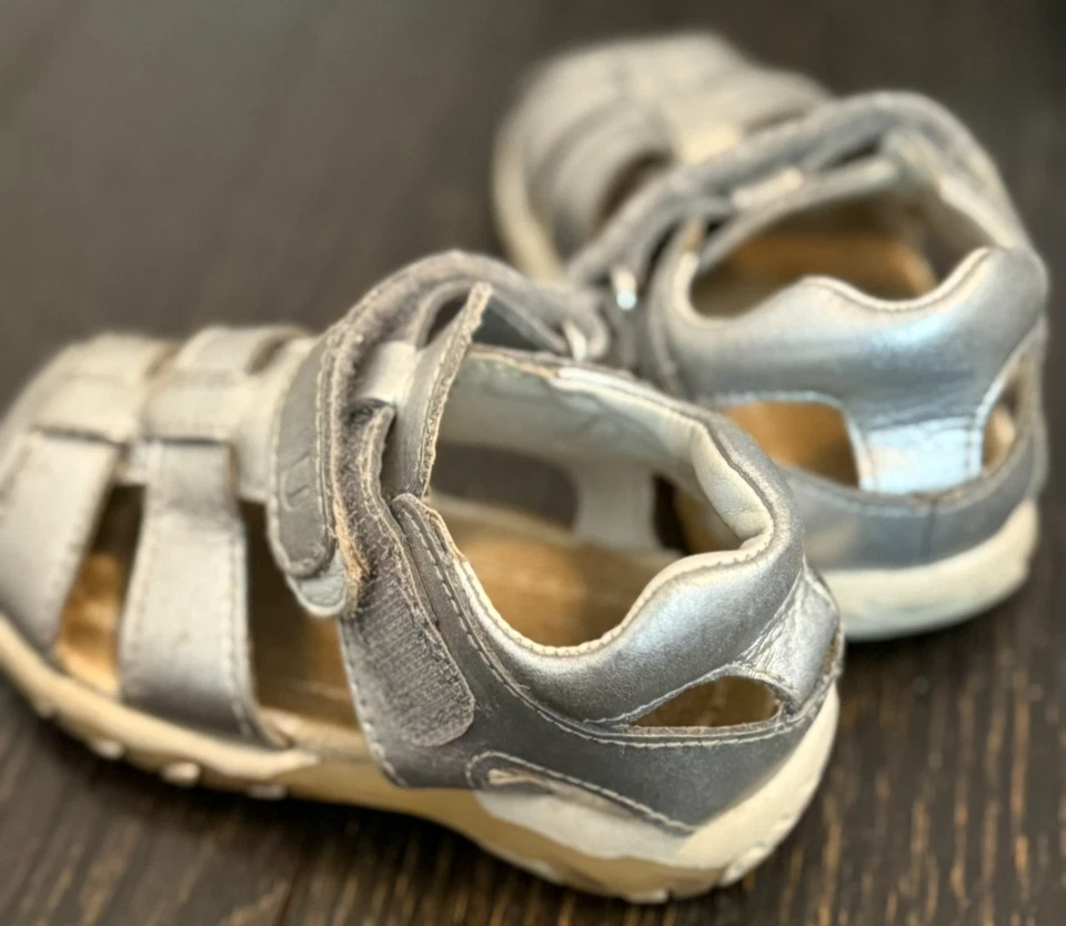 umi bebé niña sandalias plateadas talla 22 Foto 3 de 4