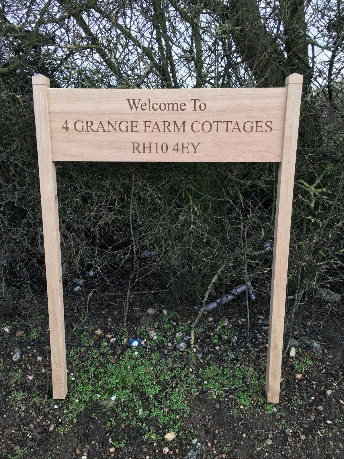 SOLID ENGRAVED OAK UPRIGHT FREESTANDING SIGN STANDING OAK POST ENTRANCE SIGN SOLID ENGRAVED OAK UPRIGHT FREESTANDING SIGN STANDING OAK POST ENTRANCE SIGN