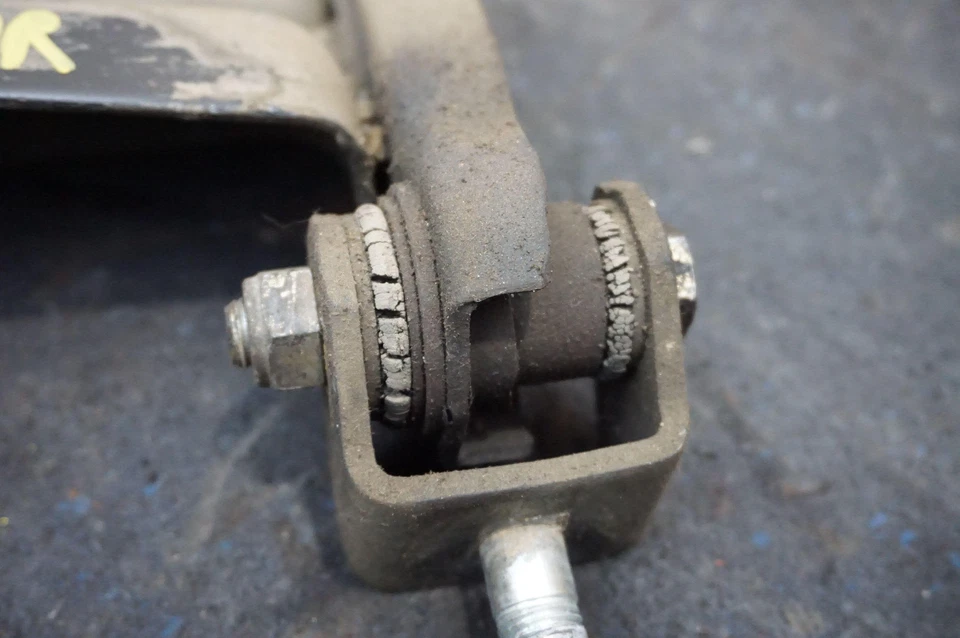 Brazo de palanca de control de suspensión inferior delantero derecho 104401 Ferrari 308 GTSi 1980 Foto 4 de 4