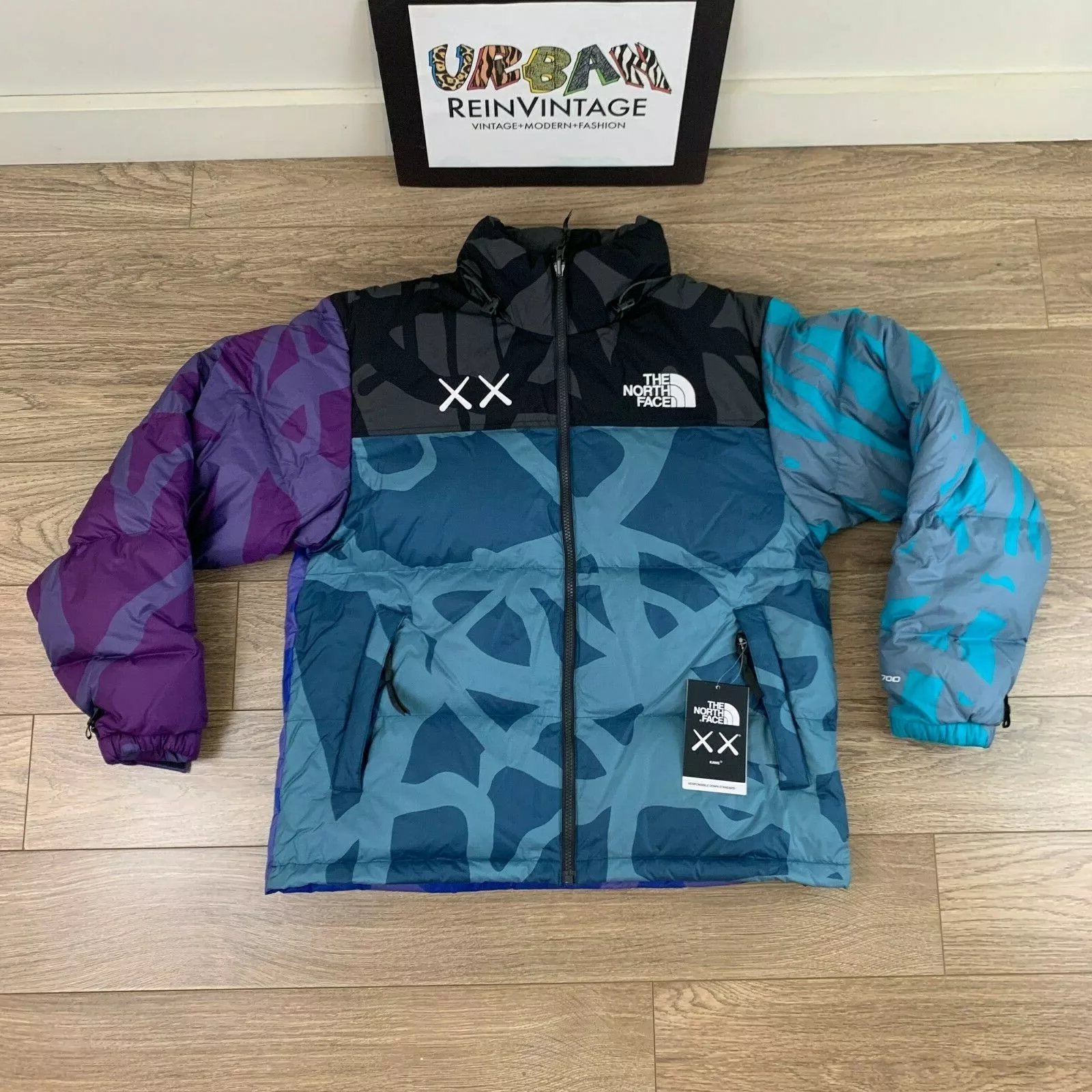 THE NORTH FACE KAWS NUPTSE VESTE M GUCCI SUPREME M M MONTAGNE 700 SKI ESCALADE