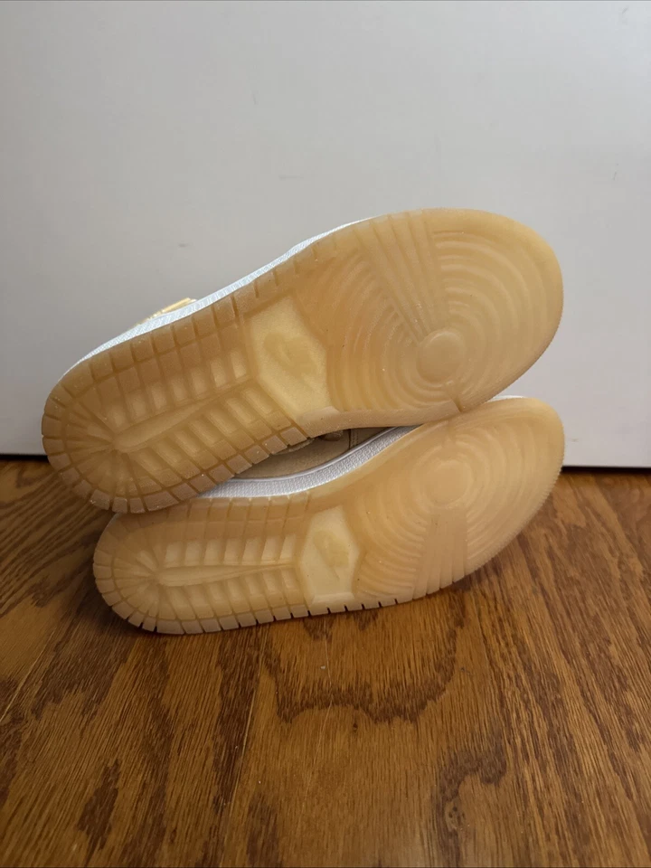 Talla 9.5W - Air Jordan 1 Retro Temporada Alta de Ella: Ice Peach Ao1847-845 Foto 4 de 4