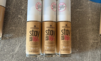 Essence Stay All Day 16h Long-Lasting Foundation 09,5 Soft Buff 30 ml - 3 Stück
